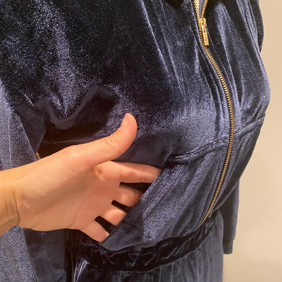 ✨Fabletics (NWOT) Velour Jumpsuit Size XS✨ - Picture 3 of 8